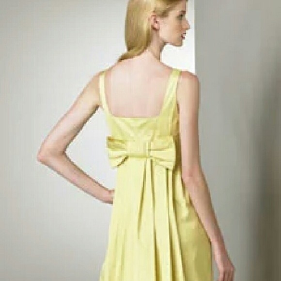 RED Valentino Dresses & Skirts - Red Valentino v neck back bow dress